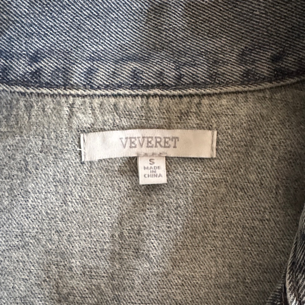 Veveret Distressed oversized Denim Jacket - Picture 2 of 4